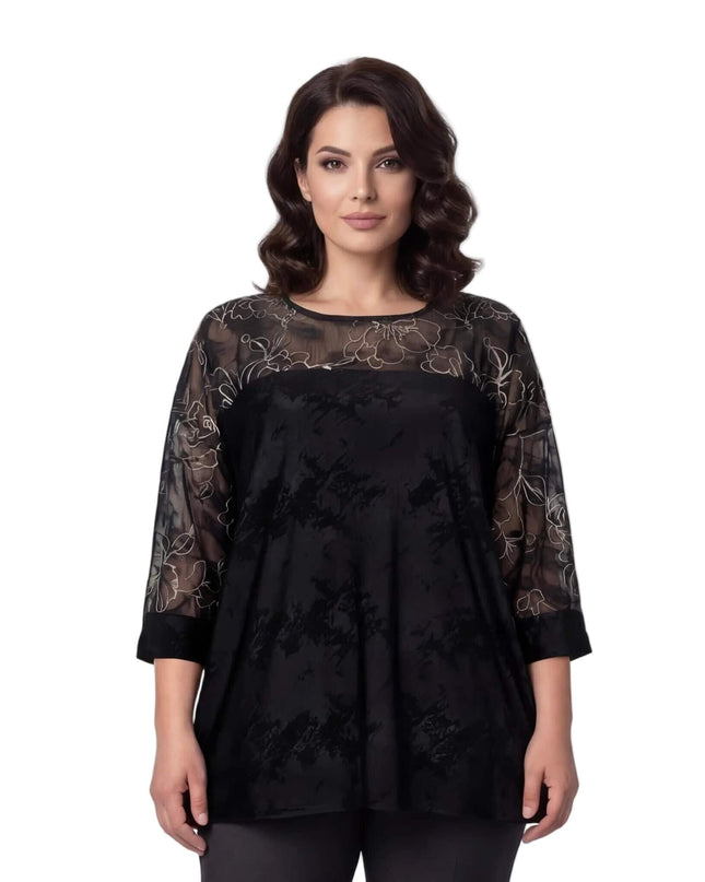 Изглед отпред на официална черна туника големи размери с ефектни прозрачни ръкави и златиста бродерия, на бял фон.