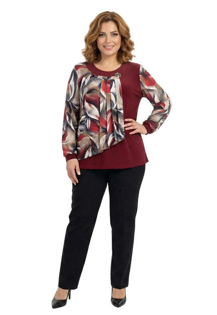 Официална червена туника с флорален шифон и брошка за макси дами, представена от модел в цял ръст на бял фон