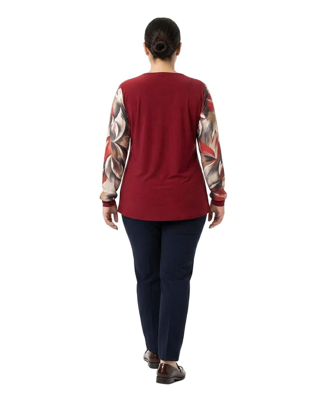 Официална червена туника с флорален шифон за макси дами – поглед отзад, показващ изчистения гръб и детайлните ръкави с флорални мотиви.