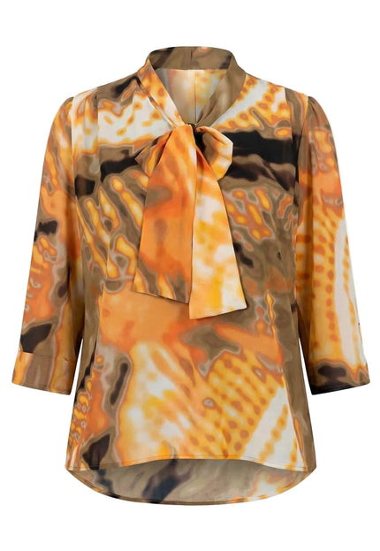 Стилна оранжева туника с абстрактен принт в земни тонове и панделка на деколтето, заснета отпред на бял фон.