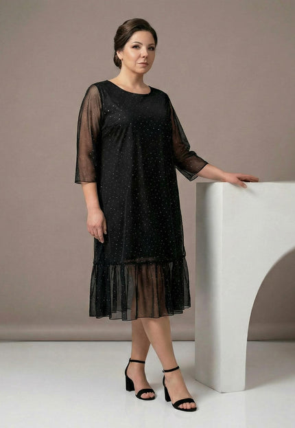 Официална разкроена макси рокля в черно от шифон с камъни и 7/8 ръкави, заснета в цял ръст.