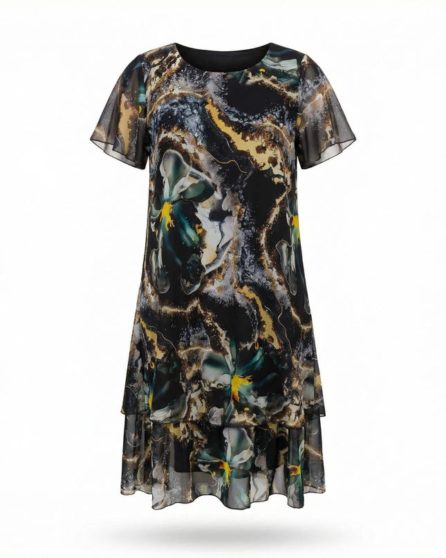 Официална разкроена макси рокля от шифон с шарен абстрактен десен и къси ръкави, снимана отпред на бял фон.