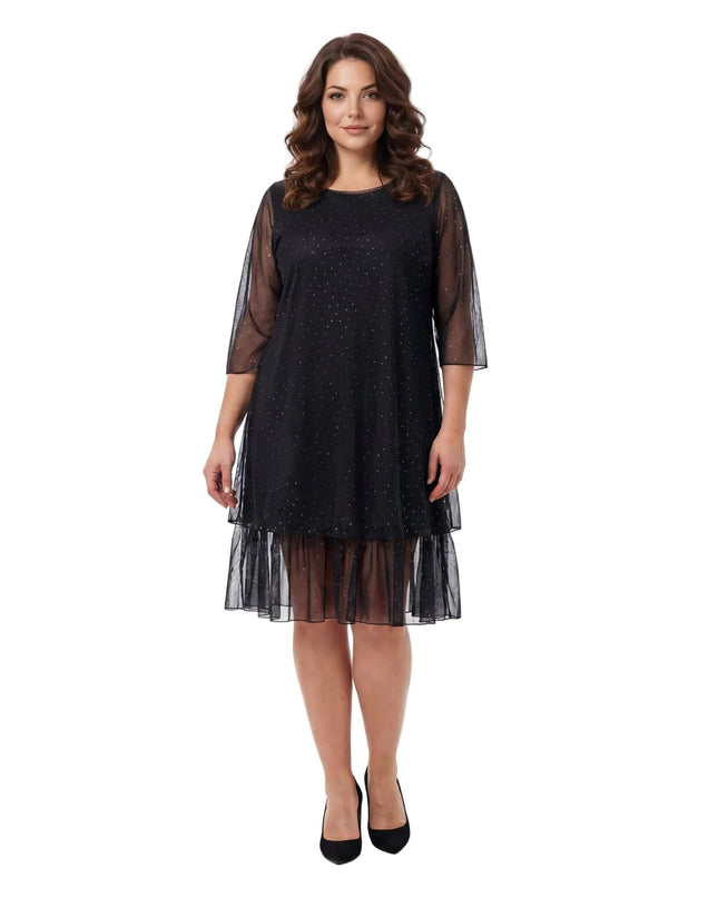 Официална разкроена макси рокля в черно от шифон с блестящи камъни и 7/8 ръкави, заснета в цял ръст отпред.