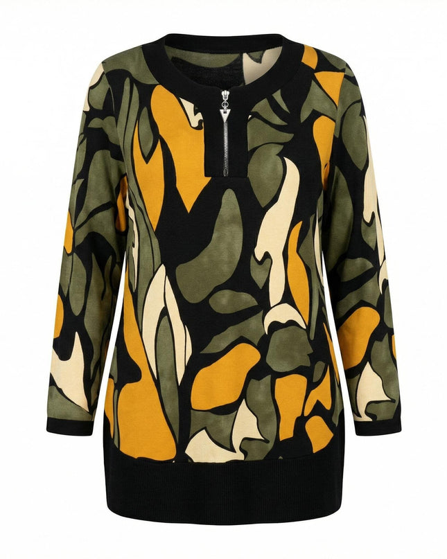 Елегантна макси туника с цип и абстрактен принт в зелено и жълто, с черни кантове на ръкавите и подгъва, заснета на бял фон.