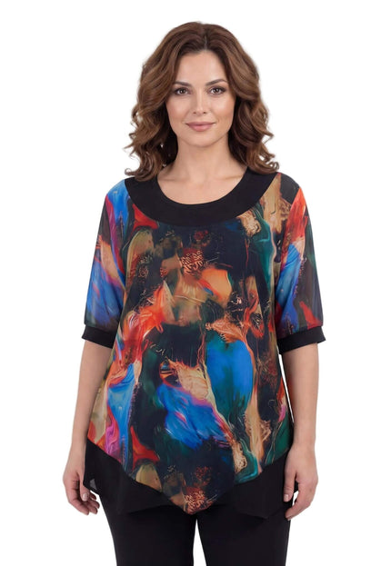 Официална разкроена туника с асиметричен шифон и цветен принт, представена отпред върху модел на бял фон.