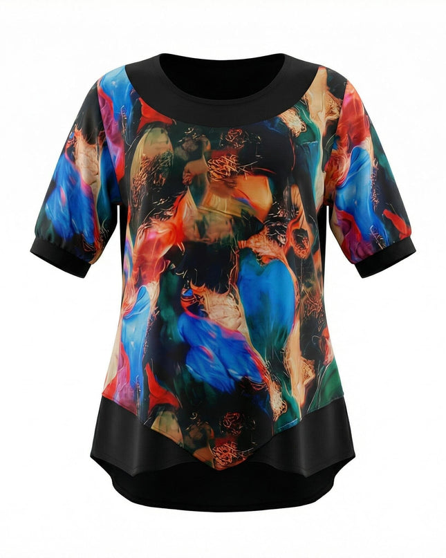 Официална разкроена туника с асиметричен шифон и пъстър принт върху черна основа, заснета отпред на бял фон