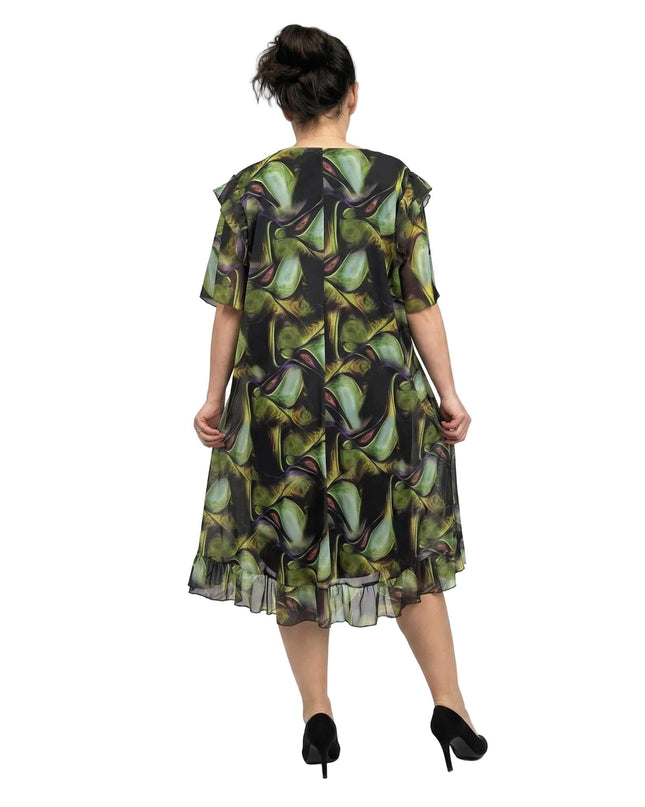 Официална шифонена рокля с разкроена кройка и пъстър десен в зелени нюанси, представена в изглед отзад в цял ръст.