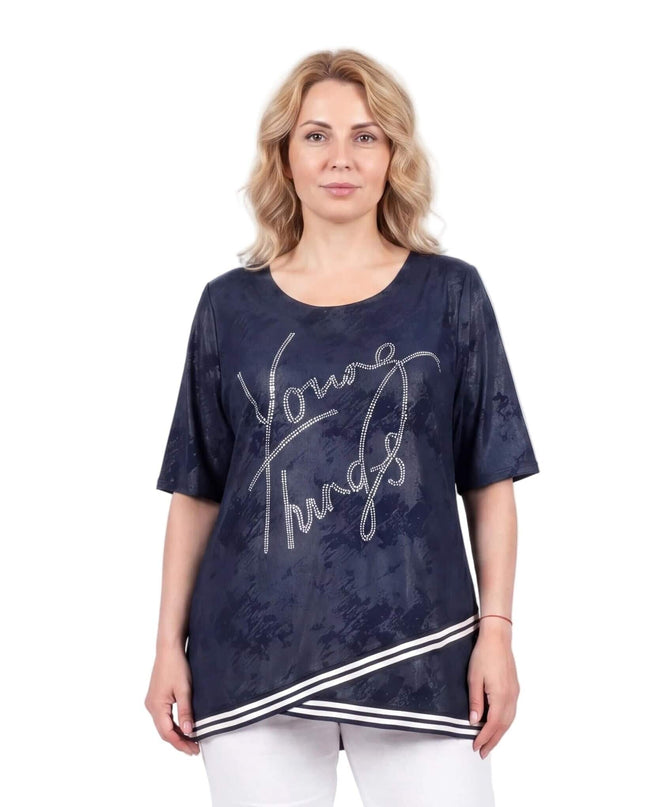 Официална тъмносиня туника големи размери с асиметрична кройка и камъчета, снимана отпред на бял фон.