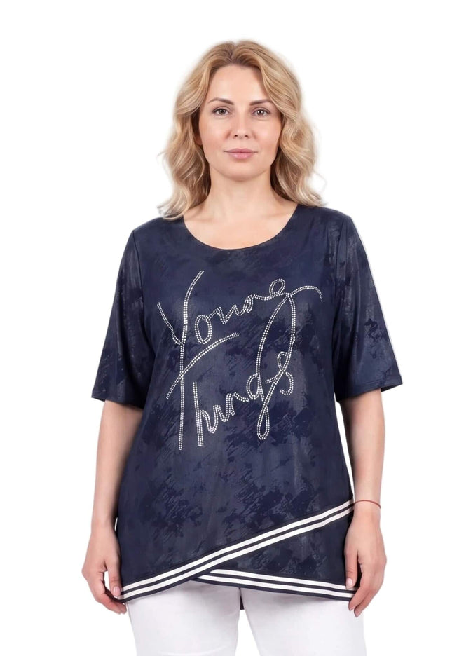 Официална тъмносиня туника големи размери с асиметрична кройка и камъчета, снимана отпред на бял фон.