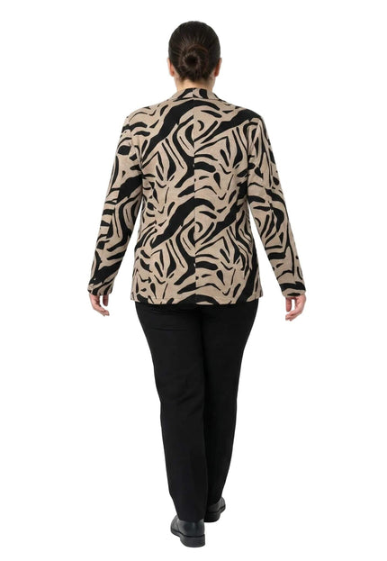 Официално дамско макси сако в бежово с ефектен черен абстрактен принт, снимано отзад. Кадърът показва правата кройка и дължината на модела на бял фон.