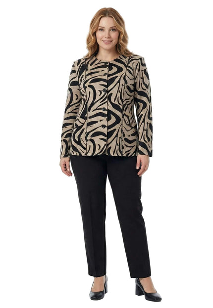 Официално дамско макси сако в бежово с ефектен черен принт и обло деколте, представено в цял ръст върху модел на бял фон.