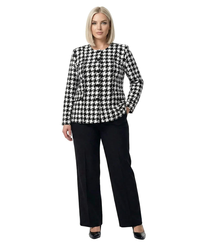 Официално дамско сако пепит в бяло за големи размери, представено отпред в цял ръст върху модел на бял фон.