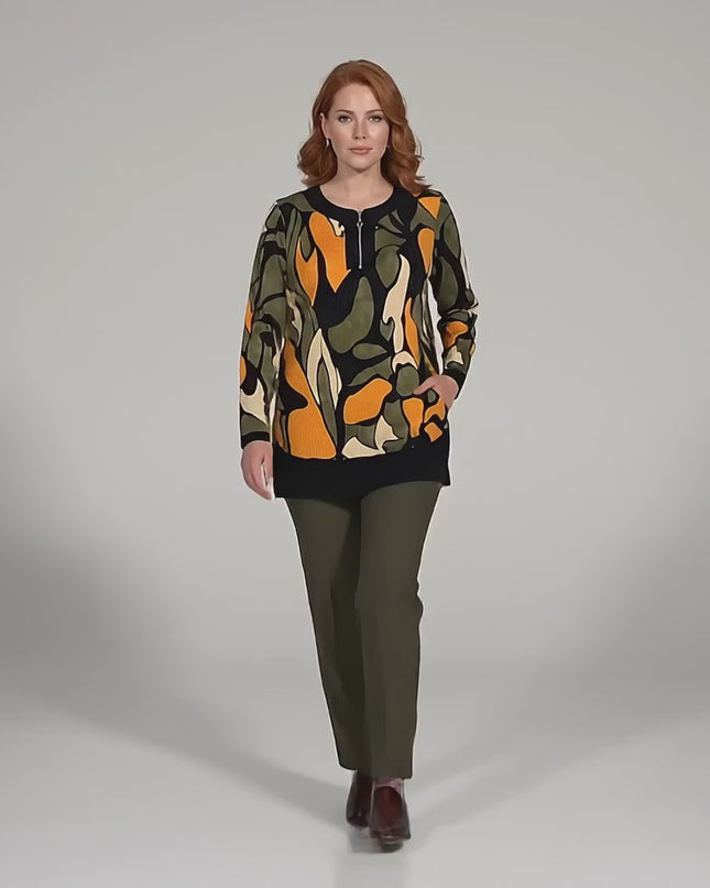 Видео на модел, представящ Официална разкроена макси туника с цип в шарен десен в студийна среда