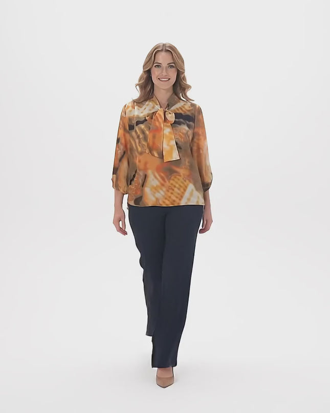 Студийно видео, в което плюс размер модел върви бавно към камерата и носи Официална оранжева туника с панделка и ластичен подгъв големи размери