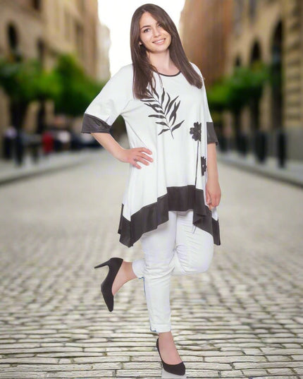 Разкроена бяла макси туника с флорален десен - Maxi Market