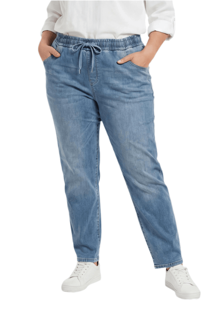 Сини макси дамски дънки с еластична талия и връзки, права кройка и странични джобове, снимани отпред в цял ръст.