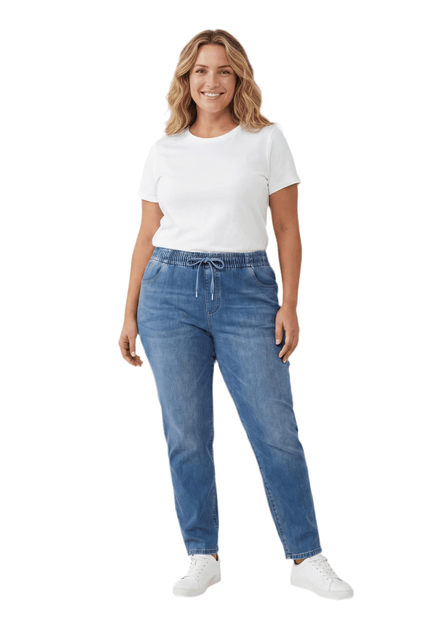 Сини макси дамски дънки с ластик и връзки, изработени от тенсел и памук, показани върху модел в цял ръст.