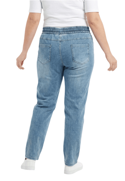 Сини макси дамски дънки с ластик и връзки от тенсел и памук, заснети в изглед отзад с акцент върху задните джобове и еластичната талия.