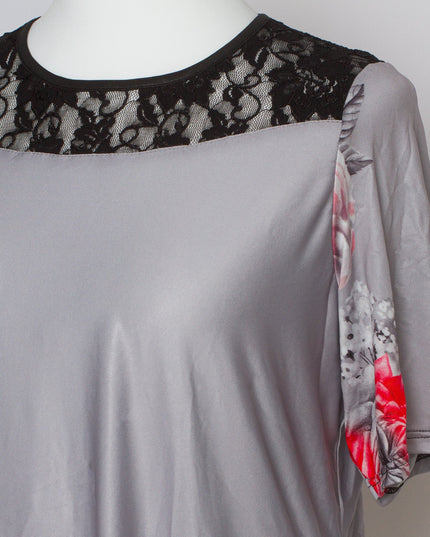 Сива елегантна туника с флорален бордюр и дантелен акцент - Maxi Market