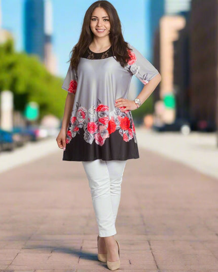 Сива елегантна туника с флорален бордюр и дантелен акцент - Maxi Market
