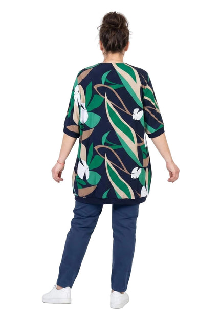 Тъмносиня разкроена лятна туника големи размери с цветен принт на листа в зелено и бежово, изглед отзад.