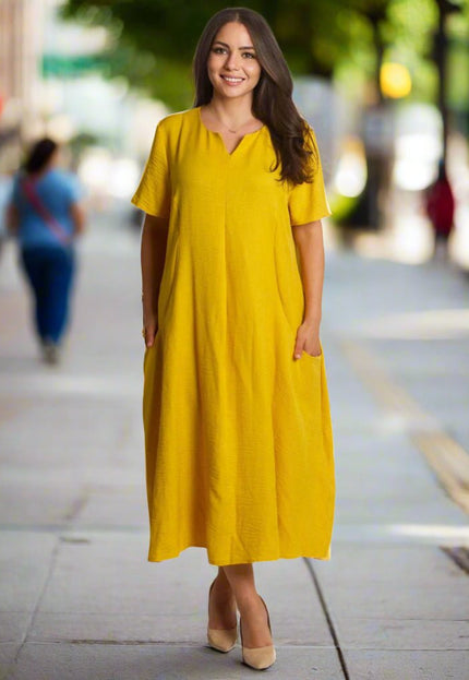 Жълта разкроена ленена рокля с V - деколте и джобове - Maxi Market