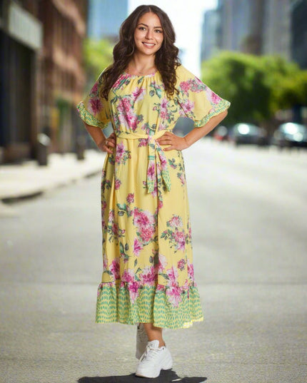 Жълта рокля с флорални мотиви и колан в големи размери - Maxi Market